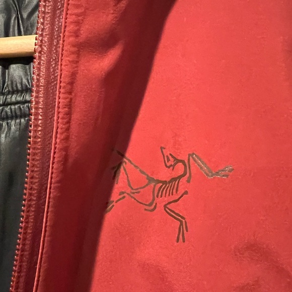 Arcteryx Women’s insulated ski jacket - Picture 4 of 6